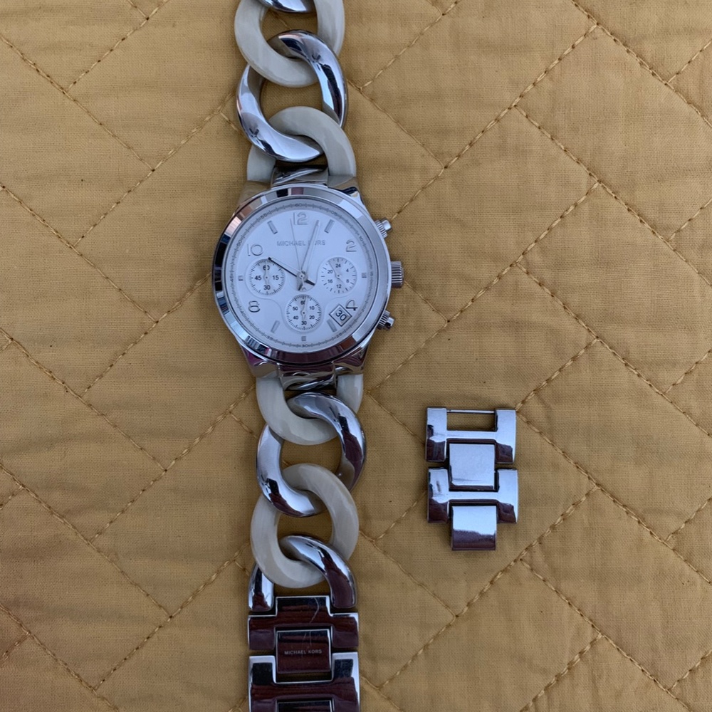 Michael Kors Women's Chain Watch - Picture 5 of 6